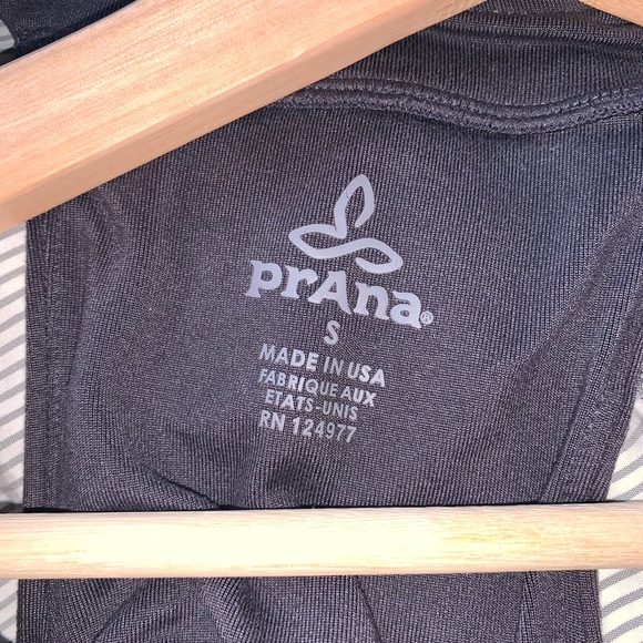 Gray athletic Prana with built-in bra - Picture 4 of 4